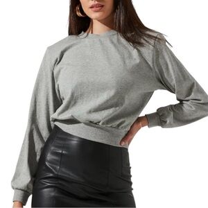 ASTR Cropped Gray Padded Shoulder Sweater